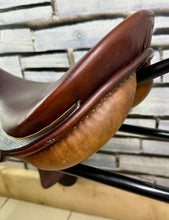 Load image into Gallery viewer, 17 1/2” 32/Wide Stubben Tristan Show/Working Hunter Saddle - Brown - Lightly Used