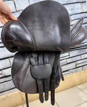 Load image into Gallery viewer, 16 1/2” XW PD Saddles/Spalding Jump Saddle - Brown