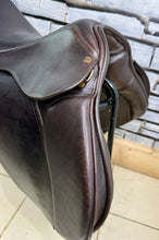 Load image into Gallery viewer, 17 1/2” MW Saferide English GP Saddle - Brown