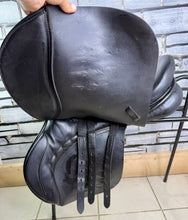 Load image into Gallery viewer, 17” XXW Hamilton Balance GP Saddle - Black - 7X Wide