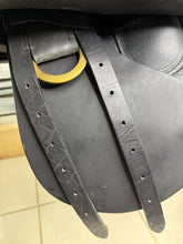 Load image into Gallery viewer, 18” J&amp;M Suede Top English Polo Saddle - Black
