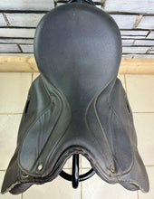 Load image into Gallery viewer, 18” Wide Thorowgood Griffin Standard GP Saddle - Black