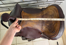 Load image into Gallery viewer, 15” Western Saddle, K&amp;B Saddlery, Iowa -Round Skirt- SQB - Brown