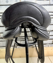Load image into Gallery viewer, Size 2/18” Changeable Gullet Width 3 Wow Competitor Dressage Saddle - Black