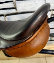Load image into Gallery viewer, 17 1/2” MW English Jump Saddle - Brown/Tan