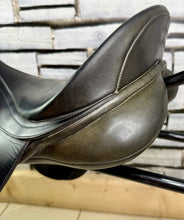 Load image into Gallery viewer, 17 1/2” Medium/Changeable Gullet Bates Caprilli GP Saddle - Black