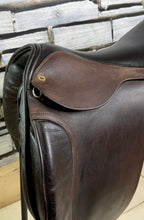 Load image into Gallery viewer, 18” Wide Black Country Working Hunter Saddle - Brown