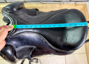17 1/2” Wide Orthoflex Panel Saddle - Black