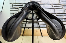 Load image into Gallery viewer, 17 1/2” Medium/Changeable Gullet Bates Caprilli GP Saddle - Black