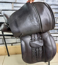 Load image into Gallery viewer, 18” MW Novus WH/VSD Saddle - Brown