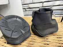 Load image into Gallery viewer, S/H Easyboot Bare Hoof Boots - Size 6