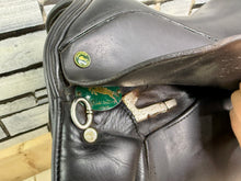 Load image into Gallery viewer, 17 1/2” XW Oakfield Santana WH Saddle - Black