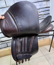 Load image into Gallery viewer, 17 1/2” Wide Paul Jones Working Hunter Saddle -Brown- Suede Seat &amp; Knees