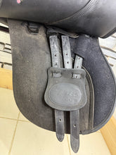 Load image into Gallery viewer, 18” XW/Changeable Gullet Wintec 2000 GP Saddle - Black