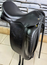 Load image into Gallery viewer, 18” MW Ideal Suzannah Dressage Saddle - Black