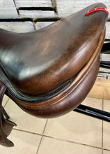 Load image into Gallery viewer, 17” +1 (MW) Equipe Synergy Jump Saddle - Brown - Double Flap