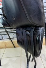 Load image into Gallery viewer, 17” Wide Farrington Kentucky Dressage Saddle - Black