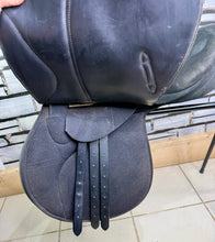 Load image into Gallery viewer, 18” Medium Thorowgood Teqnic K&amp;M Jump Saddle - Black