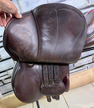 Load image into Gallery viewer, 17” +1 (MW) Equipe Synergy Jump Saddle - Brown - Double Flap