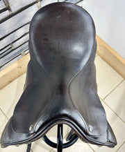 Load image into Gallery viewer, 17 1/2” MW Spalding Eclipse Dressage Saddle - Brown