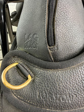 Load image into Gallery viewer, 17” Torsion Treeless Close Contact GP XtraLite Saddle - Black - Endurance