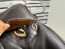 Load image into Gallery viewer, 18 1/2” MW Voltaire Stutgartt Double Flap Jump Saddle - Brown