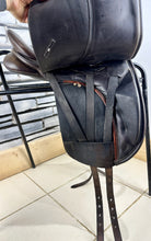 Load image into Gallery viewer, 16 1/2” XW/Changeable Gullet Colliegate Convertible Dressage Saddle - Brown