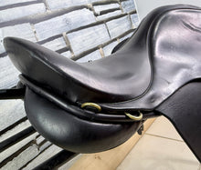 Load image into Gallery viewer, 16 1/2” MW/Wide Jeffries Falcon English Event GP Saddle - Black