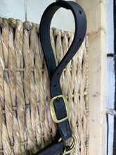 Load image into Gallery viewer, S/H English Leather Clip Throat Headcollar - Full - Brown