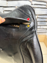 Load image into Gallery viewer, 17 1/2” Medium Albion Selecta GP Saddle -Black- Changeable Knee Pads