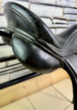 Load image into Gallery viewer, 17 1/2” MW/Changeable Gullet Thorowgood T6 GPD Saddle - Black