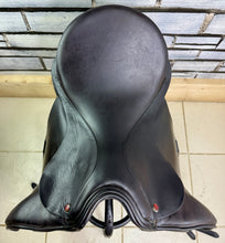 Load image into Gallery viewer, 17 1/2” Wide Albion SLK Ultima Dressage Saddle - Brown