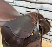 Load image into Gallery viewer, 17 1/2” Wide R&amp;R Ideal Event/Grandee Saddle - Brown