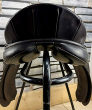 Load image into Gallery viewer, 17” Wide Dever Cob GP Saddle - Black