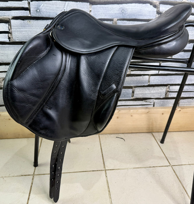 17 1/2” MW Silhouette MonoFlap Jump Saddle - Black