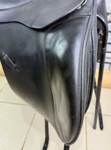 Load image into Gallery viewer, 16 1/2” MW Farrington Centreline Dressage Saddle - Black