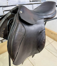 Load image into Gallery viewer, 17” MW Pariani Close Contact Jump Saddle - Brown