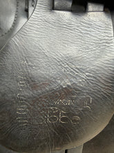 Load image into Gallery viewer, 18” 29.5/MW Stubben Romanus Show/Working Hunter Saddle - Brown