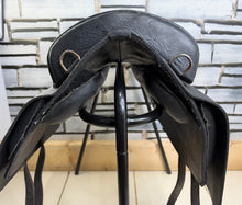 Load image into Gallery viewer, Portuguese Leather Treeless Saddle - Moveable/Changeable Panels - Wide - Black