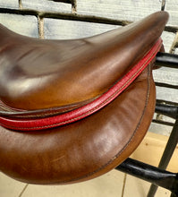 Load image into Gallery viewer, 17 1/2” MW Devoucoux Chiberta O Jump Saddle - Brown