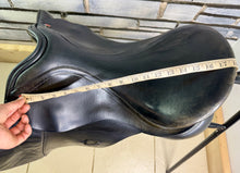 Load image into Gallery viewer, 18” MW Albion K2 GP Saddle - Black -Big Blocks- Mega Comfy