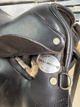 Load image into Gallery viewer, 17 1/2” XW M&amp;J Saddlery English GP Cob Saddle - Black