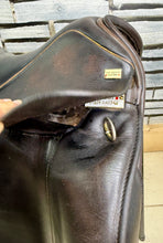 Load image into Gallery viewer, 18” XW Sue Carson Flair Dressage Saddle on 17” Panels-Brown- Big Blocks