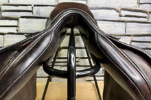 Load image into Gallery viewer, 17 1/2” MW Albion Kontrol Ultima Forward Flap Jump Saddle - Brown