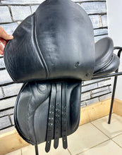 Load image into Gallery viewer, 17 1/2” Wide Ideal International Event Saddle - Black