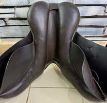 Load image into Gallery viewer, 17 1/2” Wide Barnsby GP Saddle - Brown