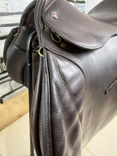 Load image into Gallery viewer, 17” Wide Jeffries Falcon Hawk Event GP Saddle - Brown