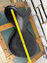 Load image into Gallery viewer, Size 1/17” Wow Saddle Seat /Tree Only - Black - with Size 2 Gullet