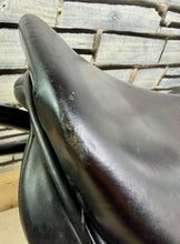 Load image into Gallery viewer, 17 1/2” MN English Made Jump/Hunt/XC Saddle - Black - TB/Ex Racer - Teamchasing