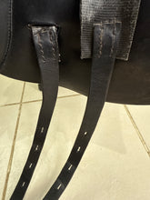 Load image into Gallery viewer, 17” MW Harry Dabbs True Brit Dressage Saddle - Black